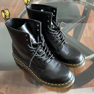 Dr. Martens 1460 WOMEN'S SMOOTH LEATHER LACE UP BOOTS